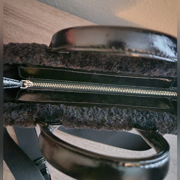 KATE SPADE JETT FAUX SHEARLING SMALL TOTE BLACK - Picture 7 of 12